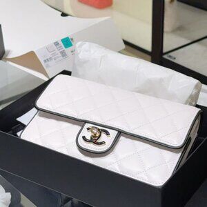 Classic CHANEL Bag: A Stylish and Versatile Choice for Elegance